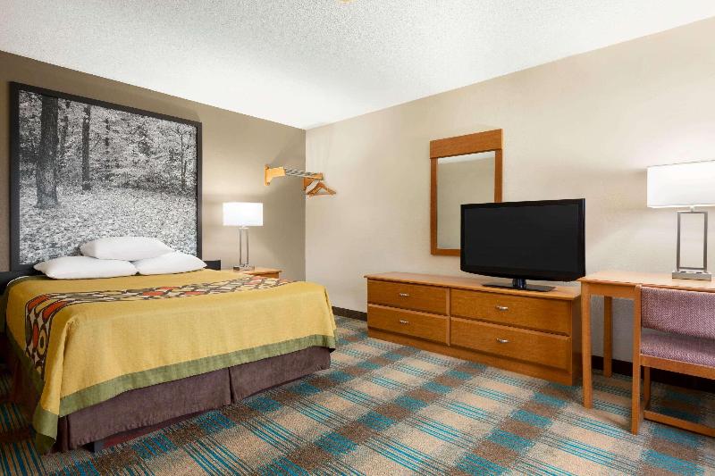 Super 8 by Wyndham Hannibal image