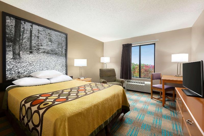 Super 8 by Wyndham Hannibal image