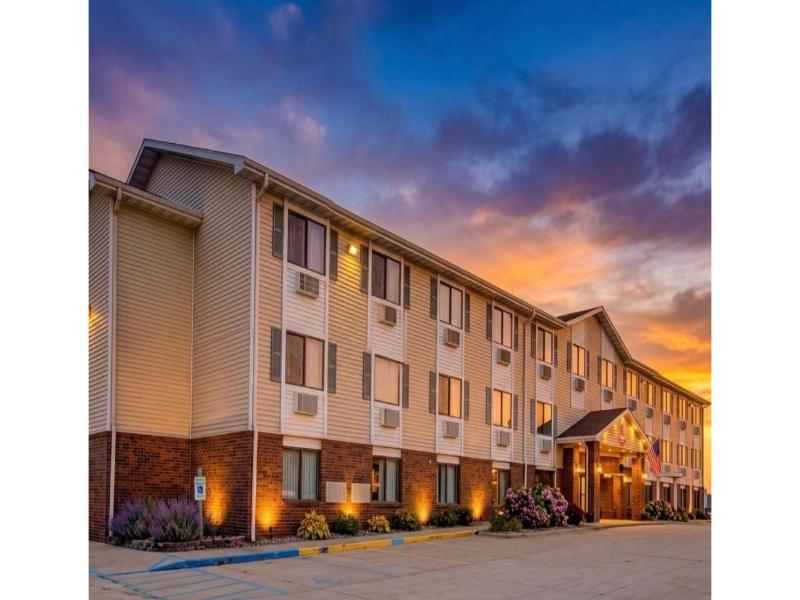 Capital O Amerihost Inn & Suites Kingdom City — general view