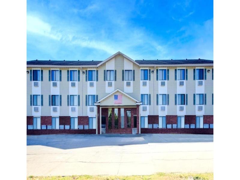Capital O Amerihost Inn & Suites Kingdom City — general view