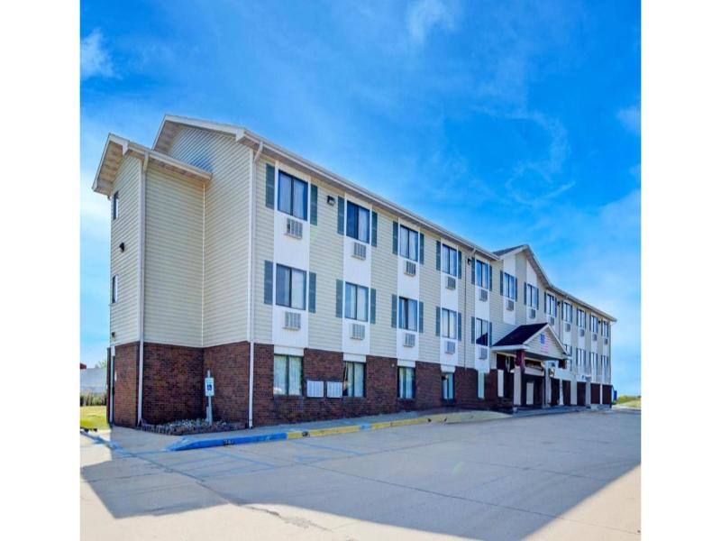 Capital O Amerihost Inn & Suites Kingdom City — general view