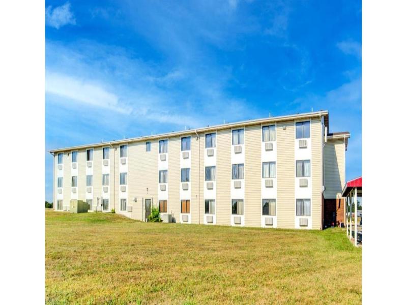 Capital O Amerihost Inn & Suites Kingdom City — exterior view