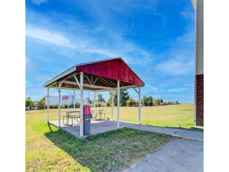 Capital O Amerihost Inn & Suites Kingdom City — general view