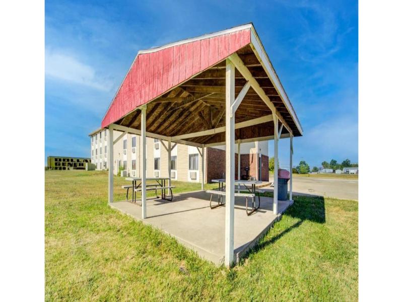 Capital O Amerihost Inn & Suites Kingdom City — general view