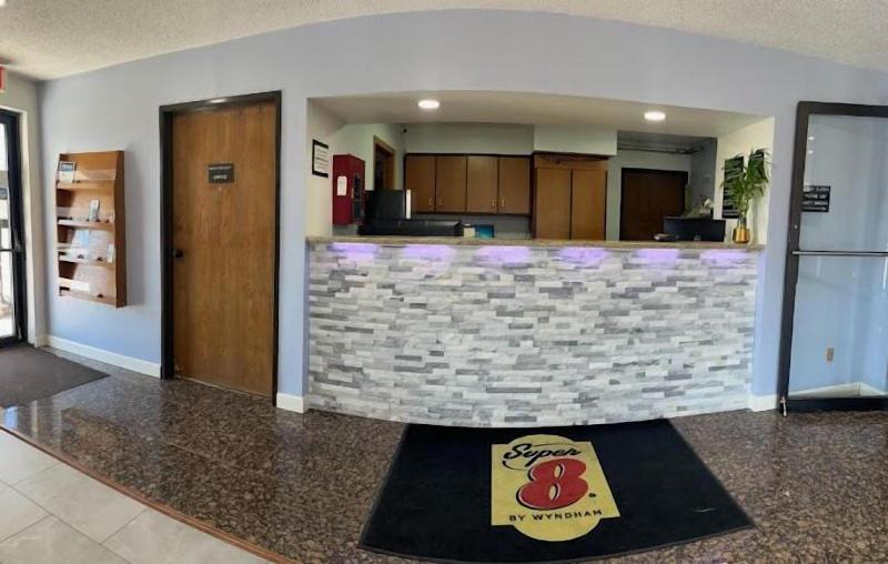 Super 8 by Wyndham Imlay City image