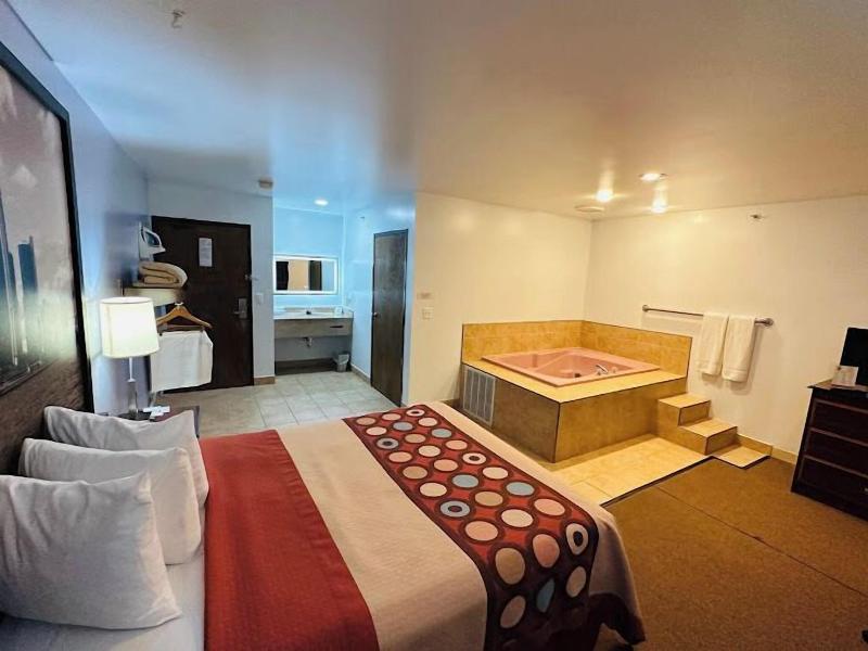 Super 8 by Wyndham Imlay City image