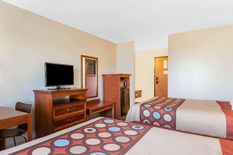 Super 8 by Wyndham Imlay City image