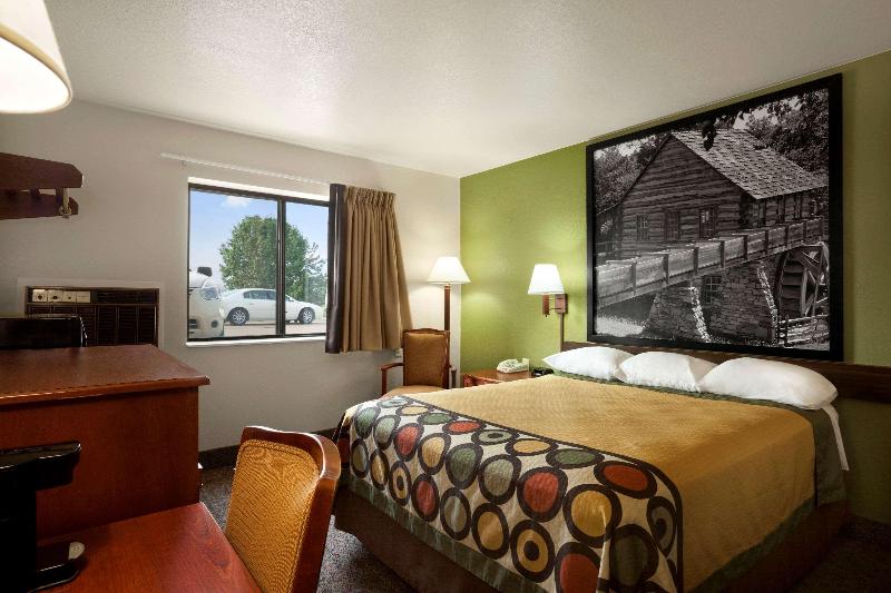 Super 8 By Wyndham Macon image