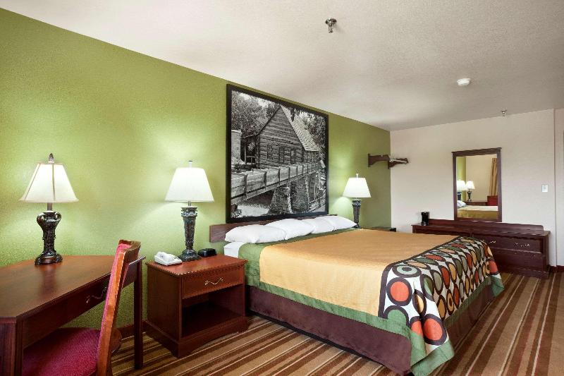 Super 8 By Wyndham Macon image