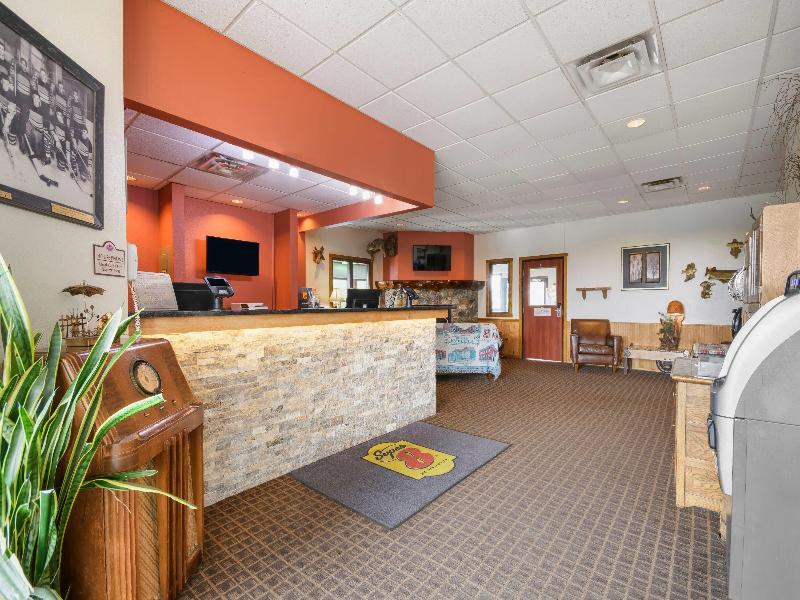 Super 8 by Wyndham Eveleth