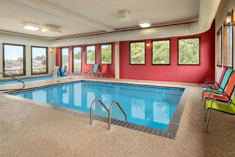 Super 8 by Wyndham Eveleth image