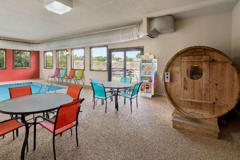 Super 8 by Wyndham Eveleth image