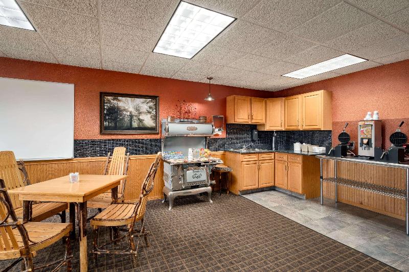 Super 8 by Wyndham Eveleth image