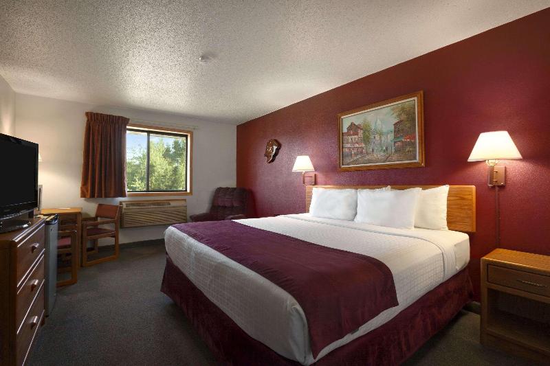 Super 8 by Wyndham Eveleth image