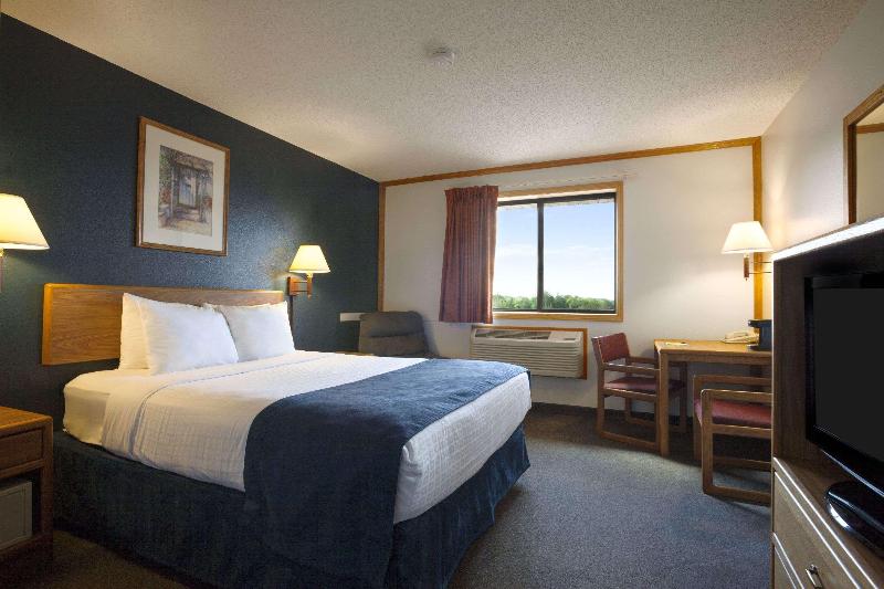 Super 8 by Wyndham Eveleth image