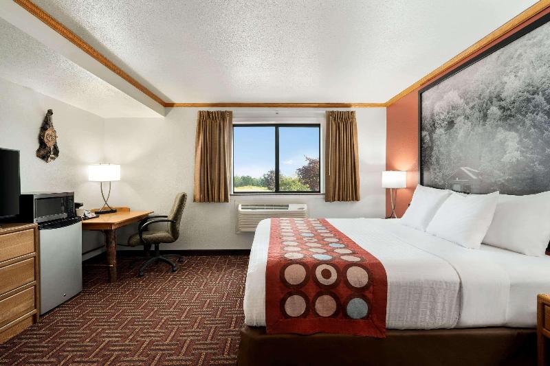 Super 8 by Wyndham Eveleth image