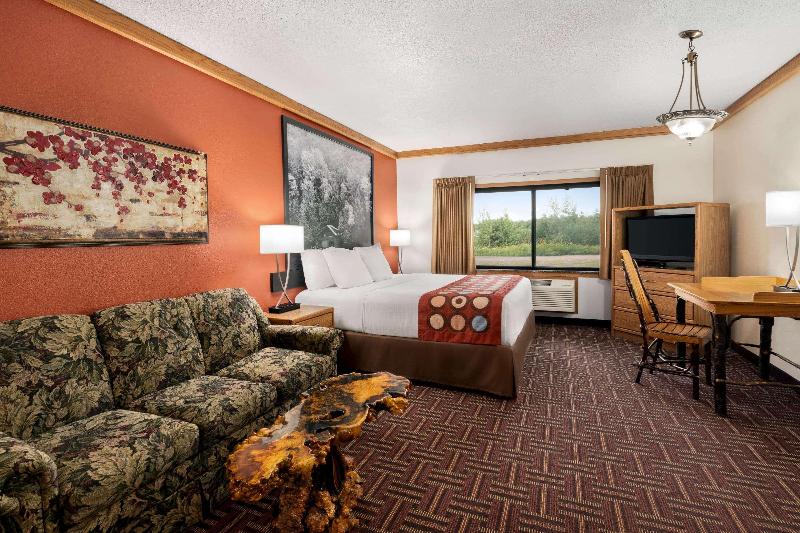 Super 8 by Wyndham Eveleth image