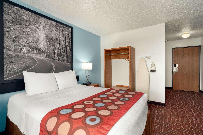 Super 8 by Wyndham Eveleth image
