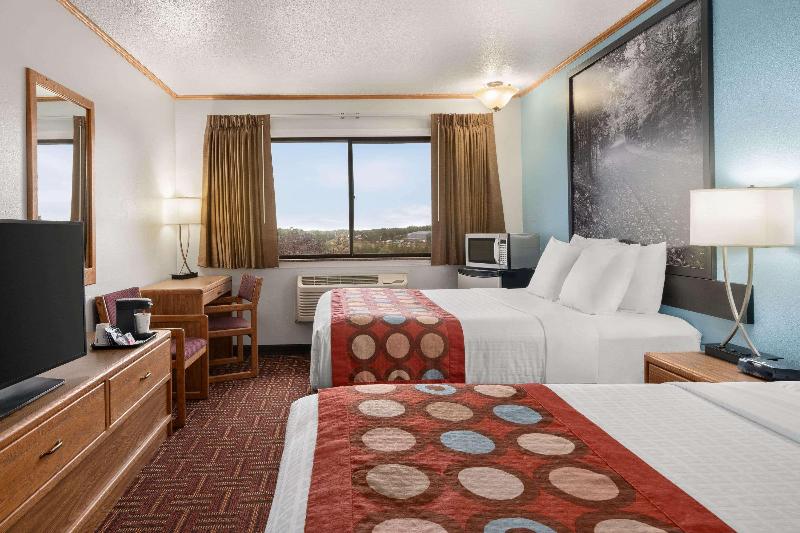 Super 8 by Wyndham Eveleth image