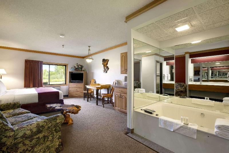 Super 8 by Wyndham Eveleth image