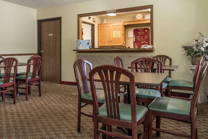 Super 8 By Wyndham Red Wing image