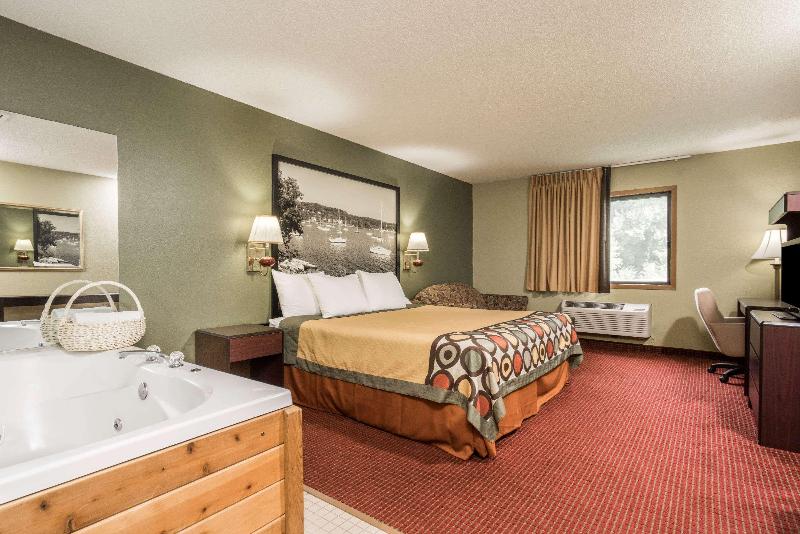 Super 8 By Wyndham Red Wing image