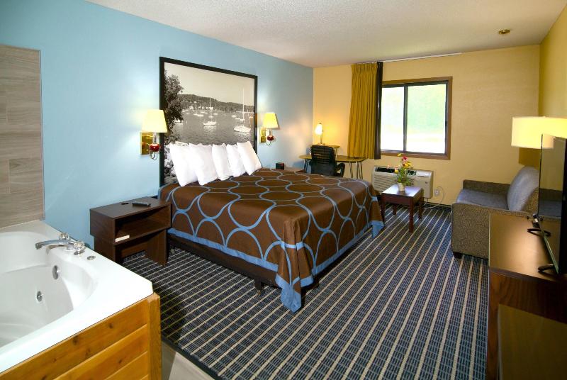 Super 8 By Wyndham Red Wing image