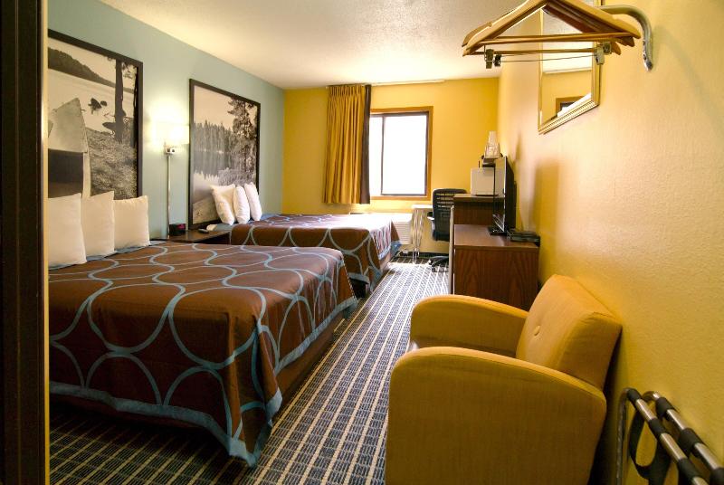 Super 8 By Wyndham Red Wing image