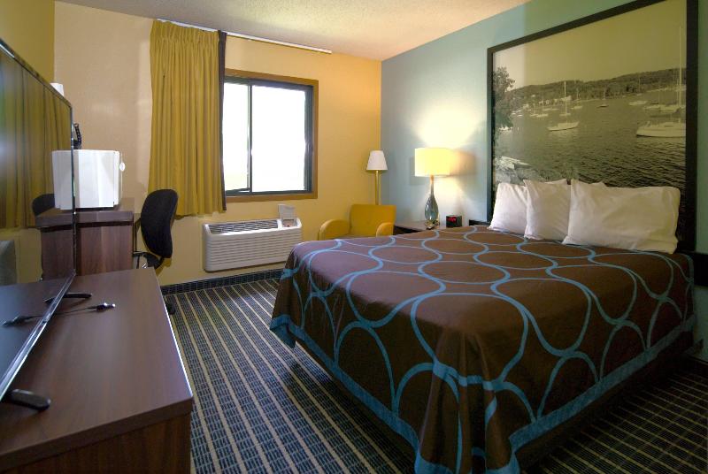 Super 8 By Wyndham Red Wing image