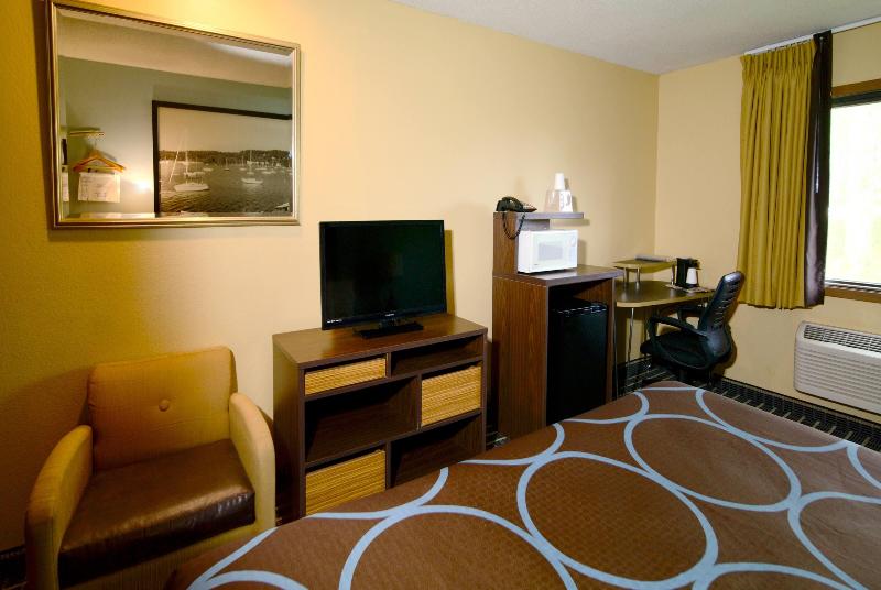 Super 8 By Wyndham Red Wing image