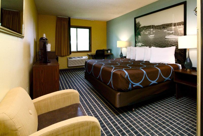 Super 8 By Wyndham Red Wing image