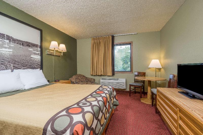 Super 8 By Wyndham Red Wing image