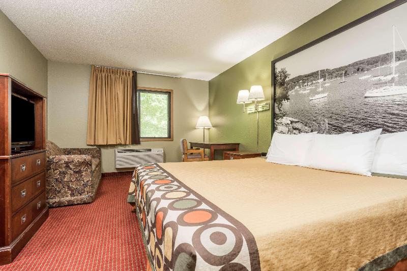 Super 8 By Wyndham Red Wing image