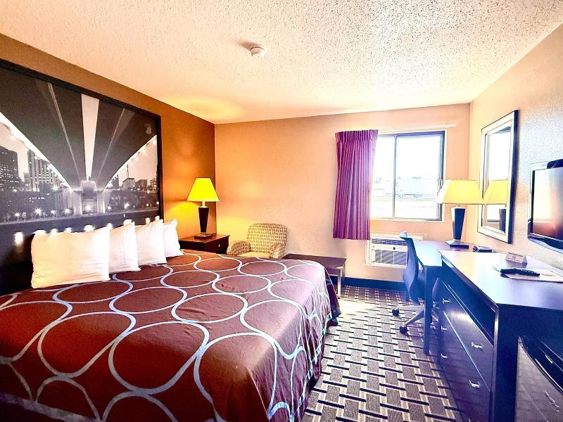 Super 8 by Wyndham Melrose image