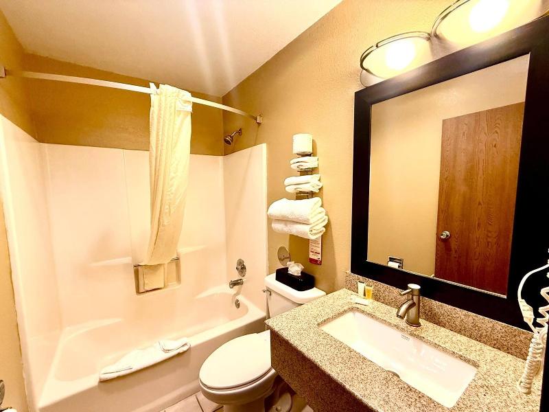 Super 8 by Wyndham Melrose image