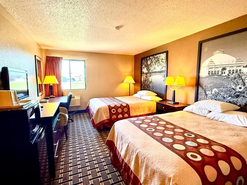 Super 8 by Wyndham Melrose image