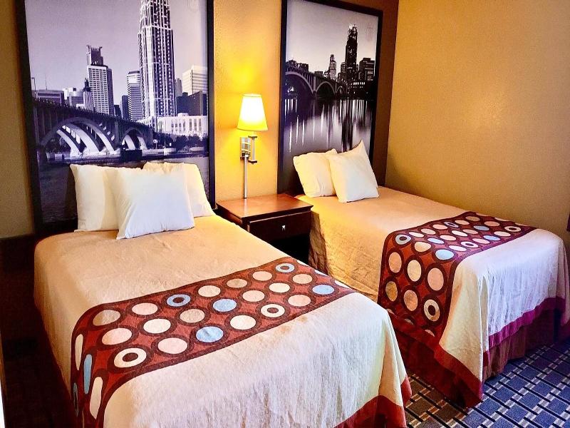 Super 8 by Wyndham Melrose image