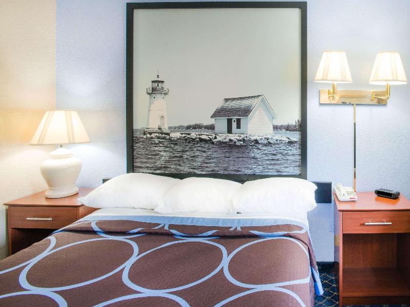 Super 8 by Wyndham Massena NY image