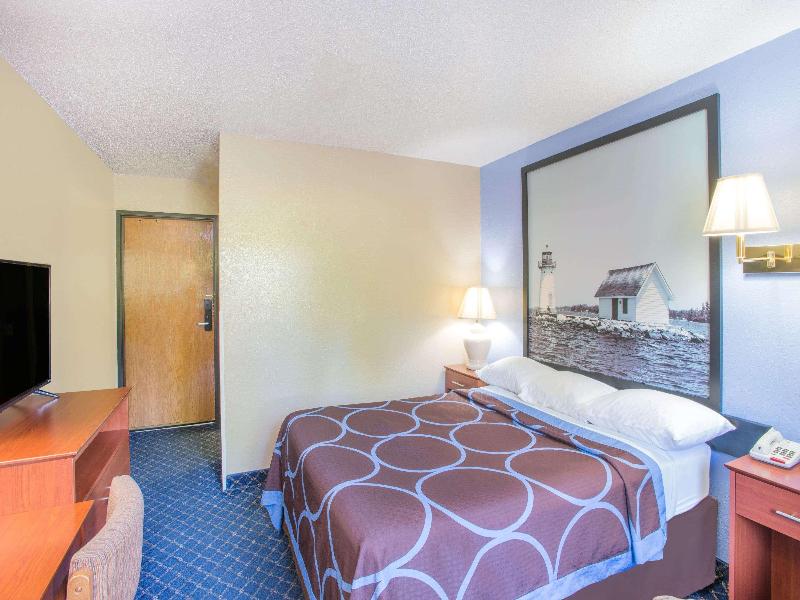Super 8 by Wyndham Massena NY image