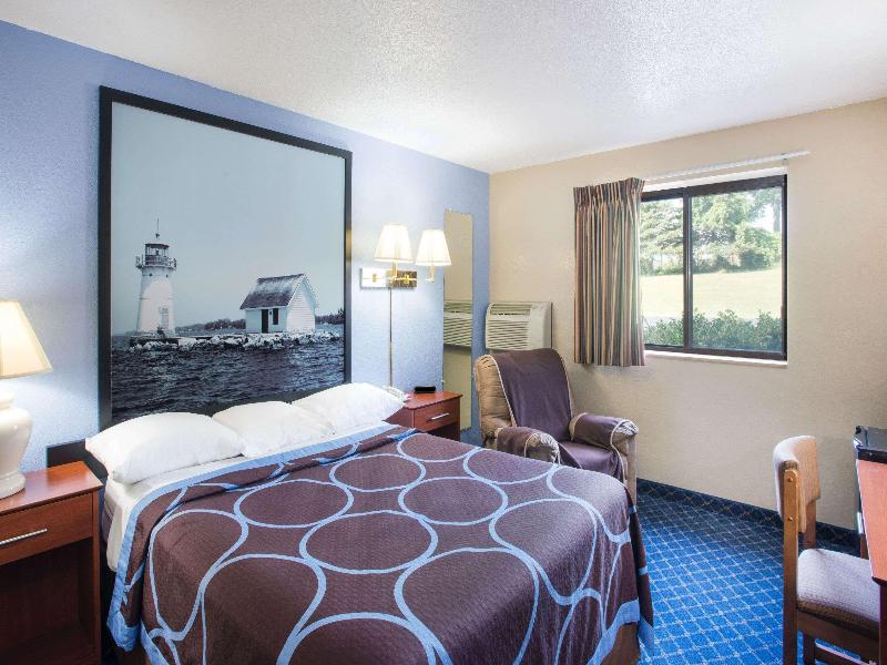 Super 8 by Wyndham Massena NY image