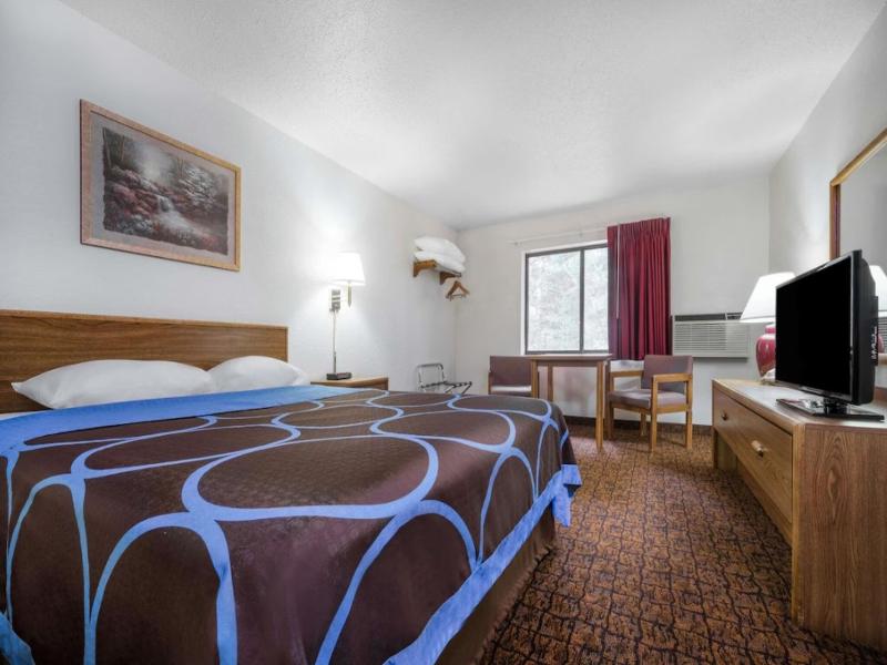 Super 8 by Wyndham Park Rapids image