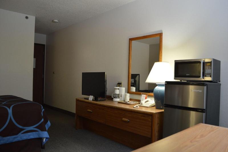 Super 8 by Wyndham Park Rapids image