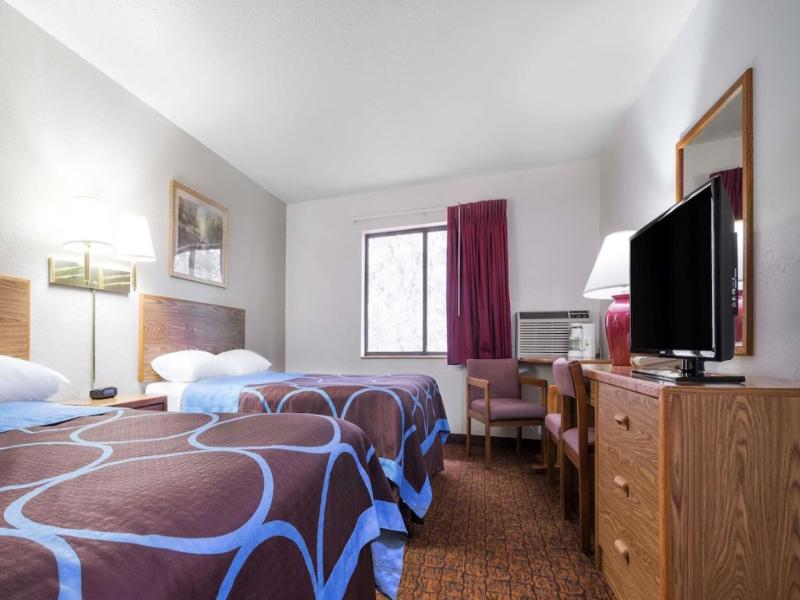 Super 8 by Wyndham Park Rapids image