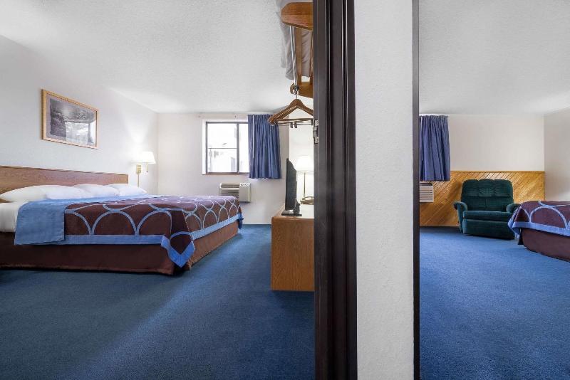 Super 8 by Wyndham Park Rapids image
