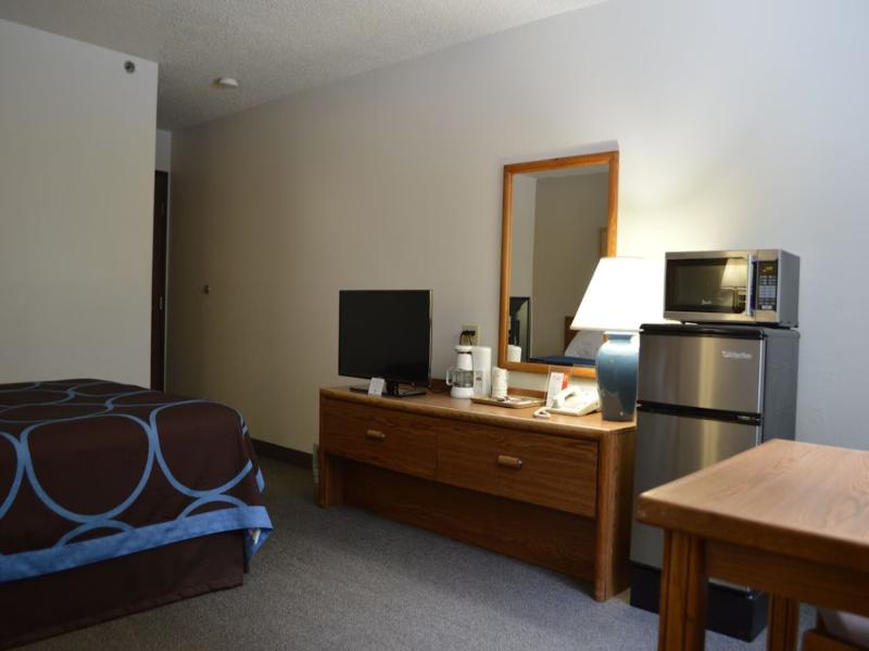 Super 8 by Wyndham Park Rapids image