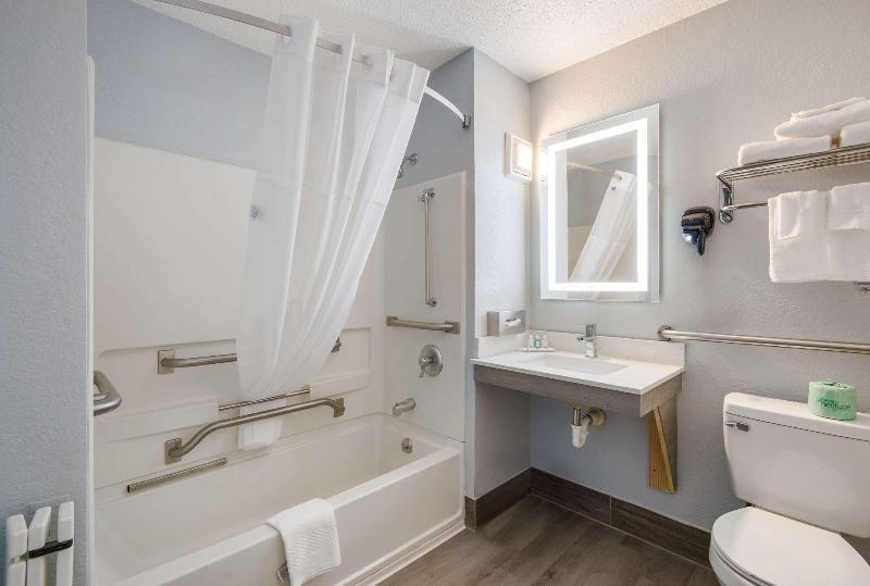 Quality Inn Oneida image