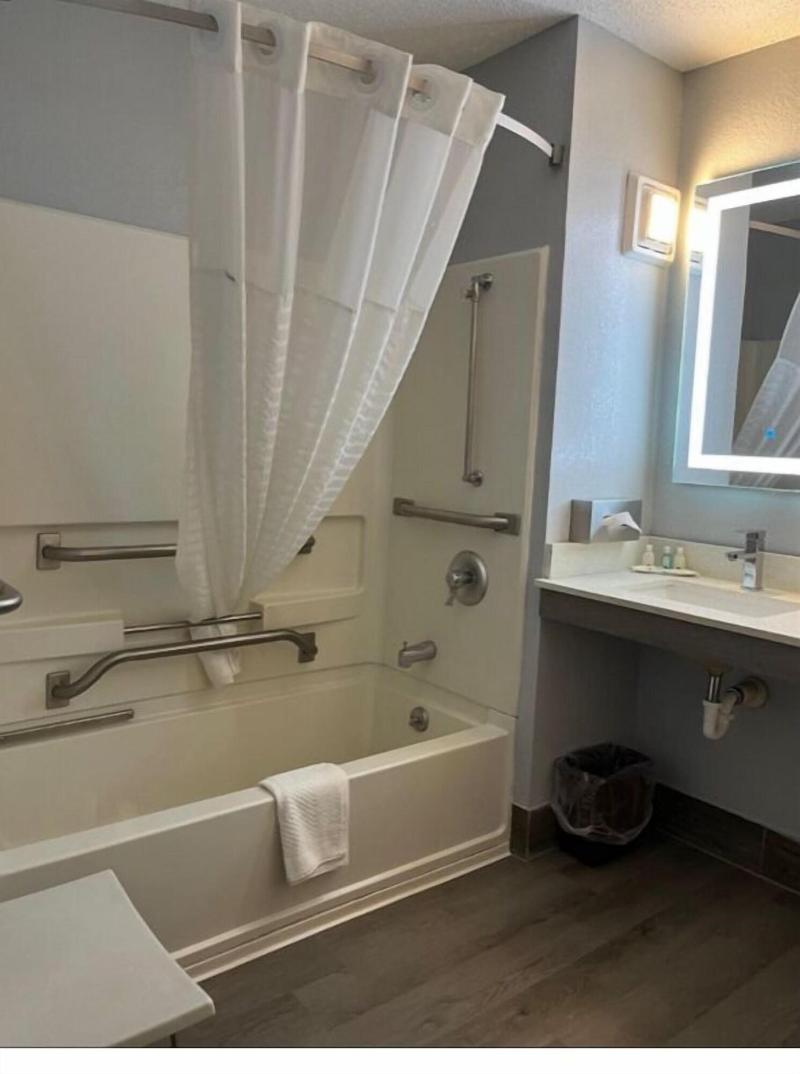 Quality Inn Oneida image