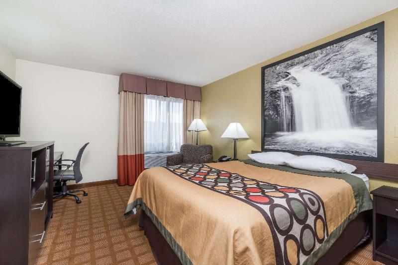 Super 8 by Wyndham Rice Lake image