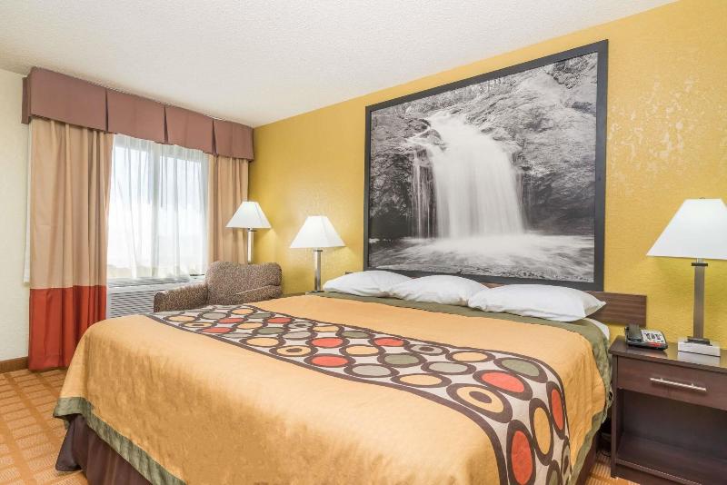 Super 8 by Wyndham Rice Lake image