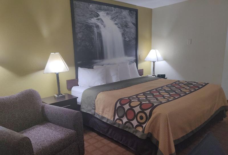 Super 8 by Wyndham Rice Lake image